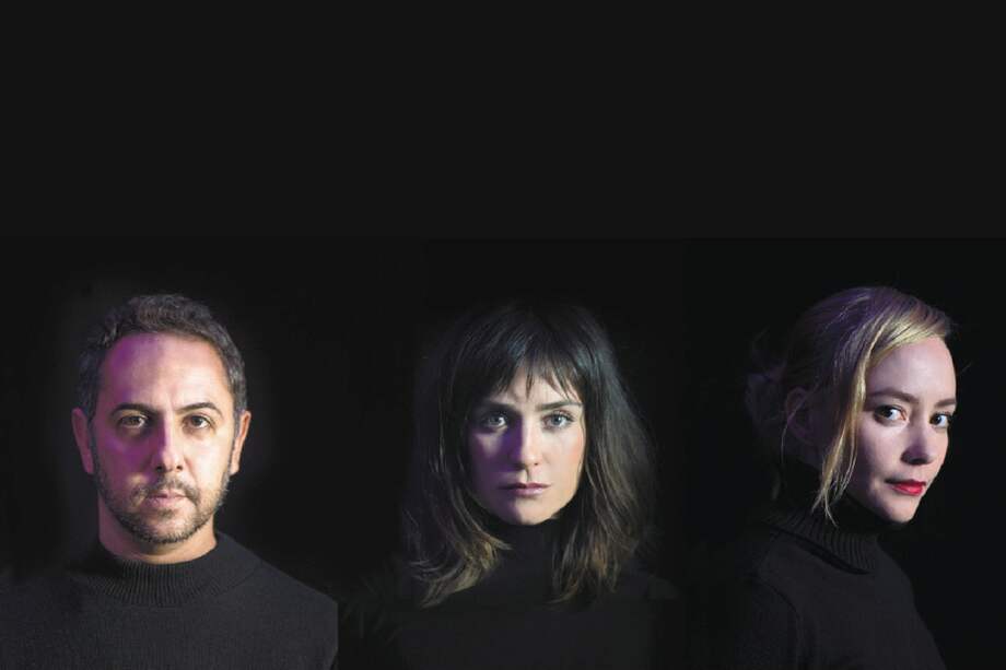 Humberto Busto, Marcela Mar y Angélica Blandón interpretan los dos personajes en el montaje “Constelaciones”. / Cortesía