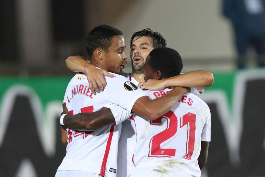 Luis Fernando Muriel anotó el segundo gol en la victoria 3-2 del Sevilla frente al Akhisar. / EFE