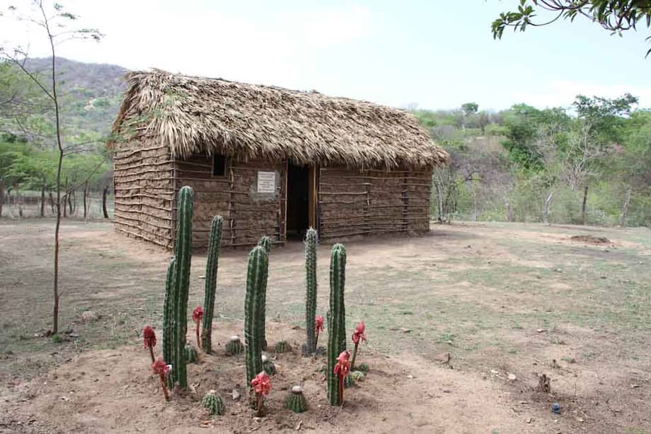 Réplica de la casa de barro en la que nació Diomedes Díaz, en Carrizal (La Guajira). / Édgar Puerto Sánchez