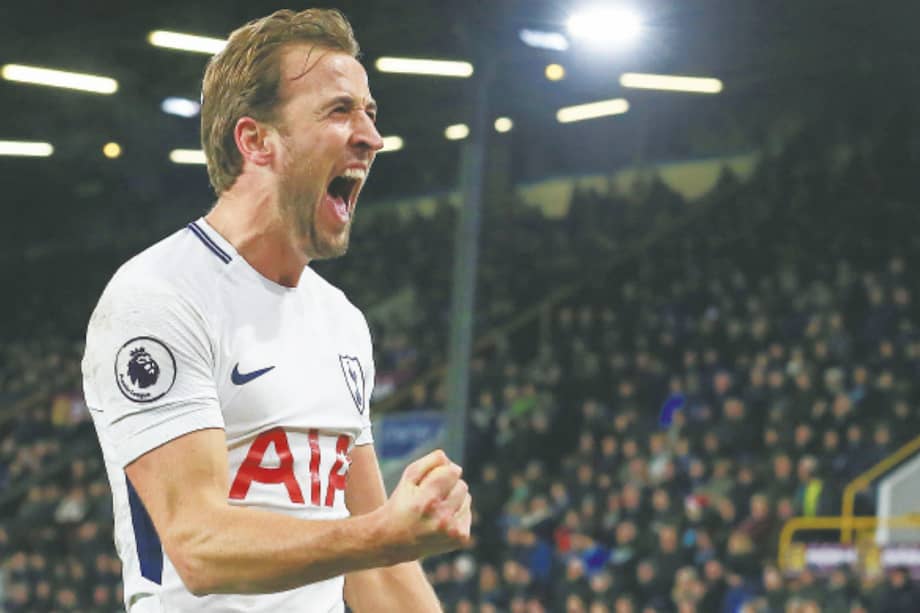 El delantero inglés Harry Kane lleva 53 goles este año, los mismos que Cristiano Ronaldo, Édison Cavani y Robert Lewandowski. / AFP