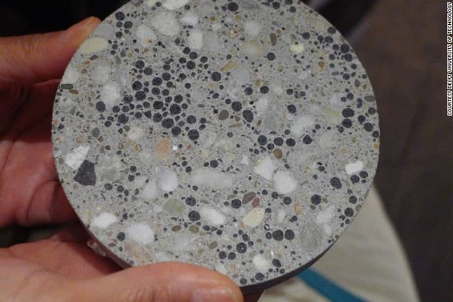 Las esporas bacterianas se añaden a la mezcla de hormigón; que son activados por el agua. / Tomada de CNN