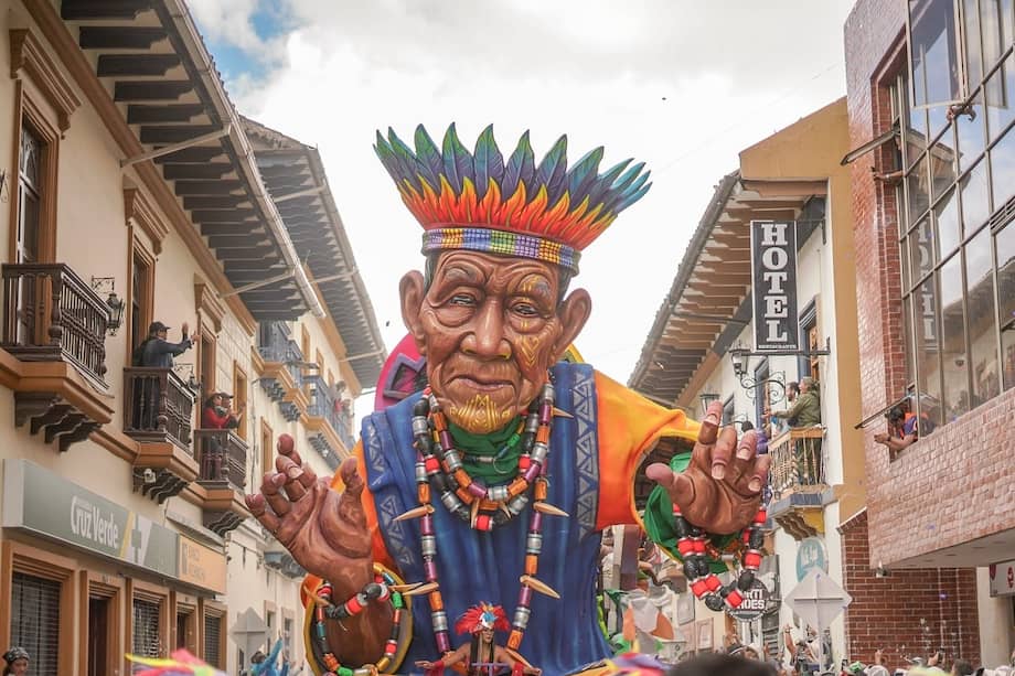 La carroza tenía un jaguar, guardianes y ninfas amazónicas.
