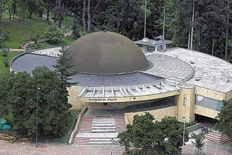 Varios proyectos de renovación, liderados por Idartes, están enfocados en el Planetario de Bogotá, un importante centro cultural para el que la Alcaldía contempla la adquisición de un “nuevo sistema de proyección para el domo con luces led que permitirán ahorrar energía eficientemente”.