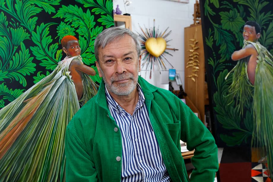 Pedro Ruíz tiene una formación de influencia europea, muy autodidacta y abierta a diferentes disciplinas. También realizó algunos semestres de arquitectura y de música.