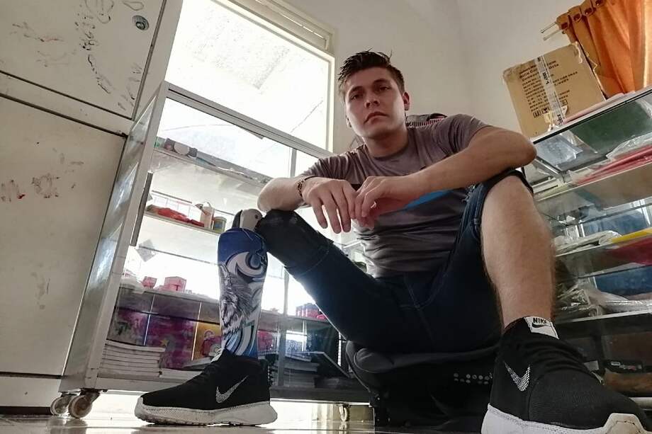 El exsoldado Víctor Cruz ahora trabaja capacitando a personal de salud, militares y equipos de respuesta rápida.