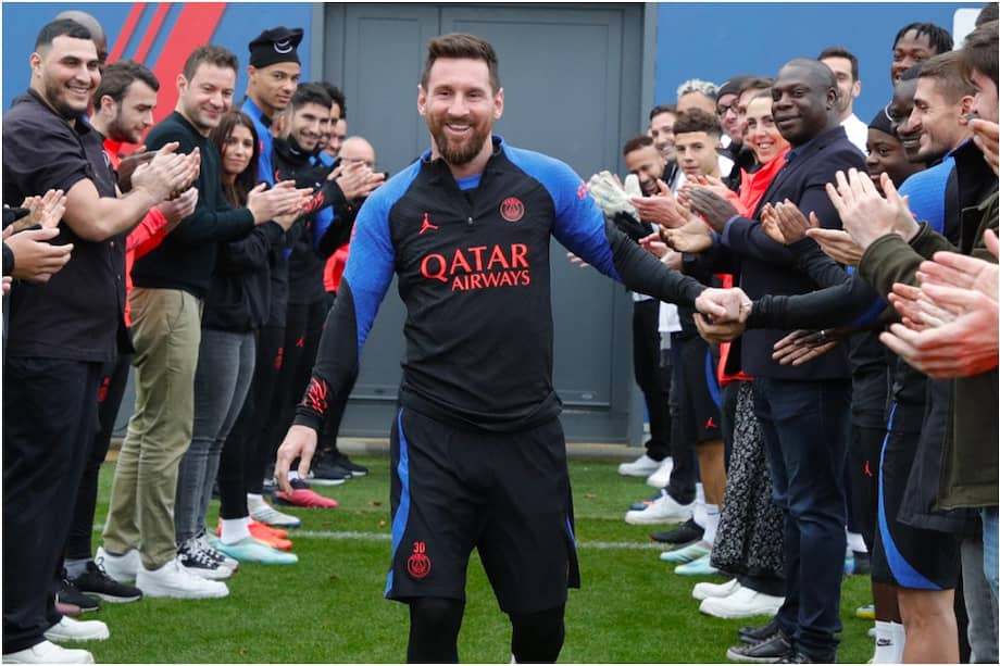 Tras ganar el Mundial de Catar, Lionel Messi se reintegró a los entrenamientos del PSG y fue homenajeado por sus compañeros.