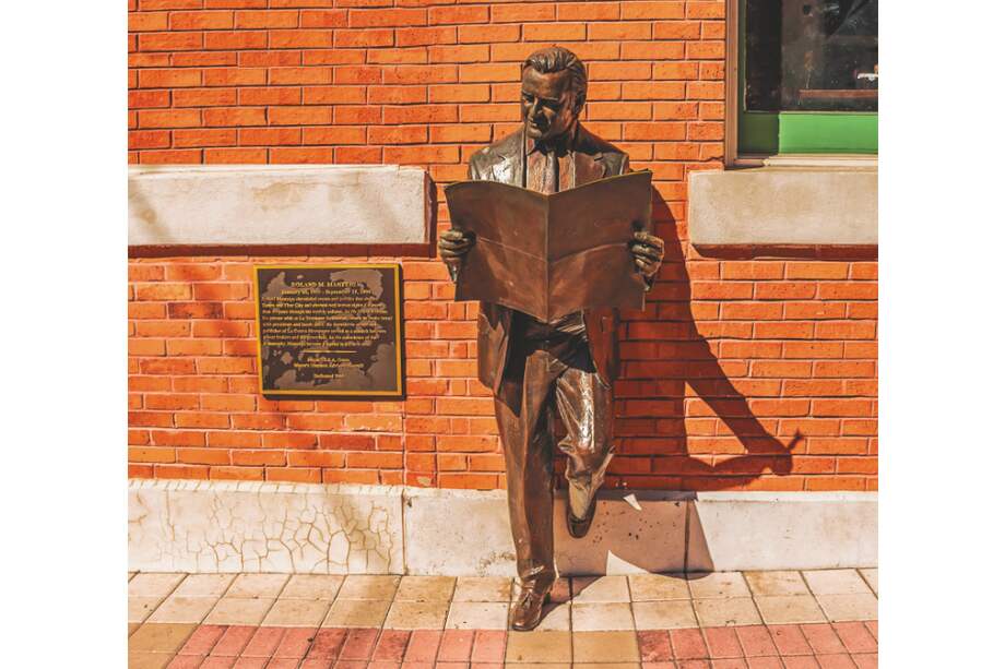 Roland M. Manteiga, fue uno de los pílares del periodismo en España en el siglo XX tras su rol como columnista y posteriormente como editor del periódico La Gaceta. / Archivo particular