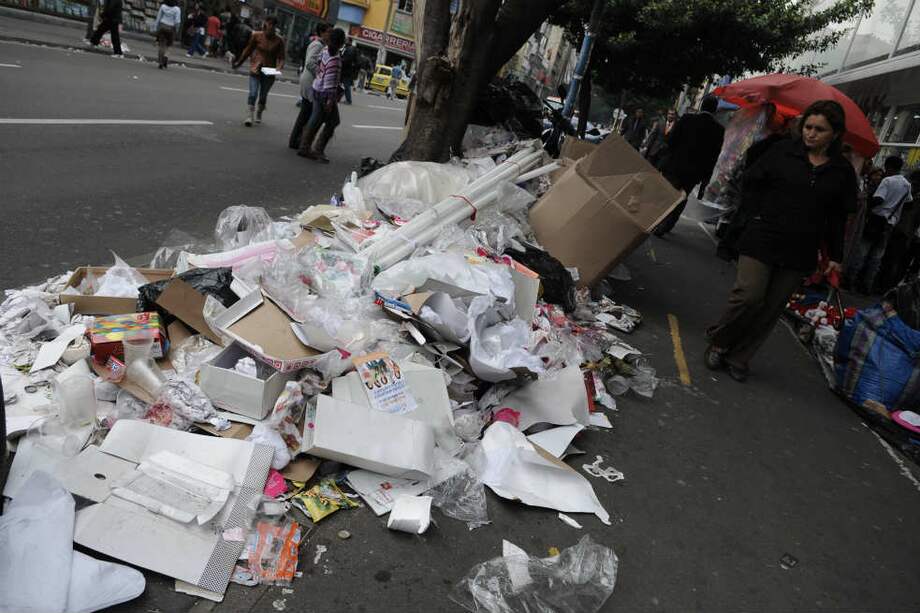 En el centro de la ciudad éste era el panorama durante la mañana de ayer. / Gabriel Aponte