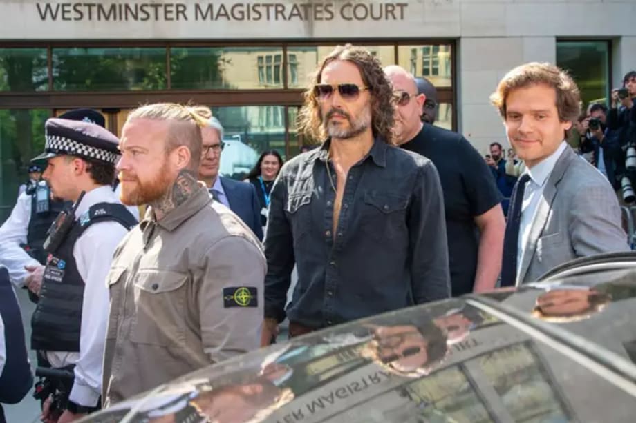 Las acusaciones contra Brand provienen de cuatro mujeres distintas y están relacionadas con incidentes ocurridos entre 1999 y 2005.