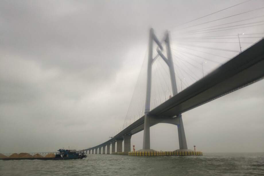 El puente Hong Kong-Zhuhai-Macao conectan Hong Kong, Macao y Zhuhai, las tres ciudades principales del delta del río de las Perlas en China. / Wikipedia.