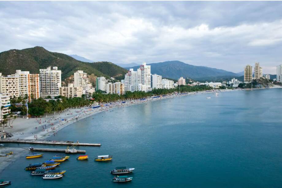 playa El Rodadero, uno de los sitios turísticos más importantes de Santa Marta. / Marina de Santa Marta
