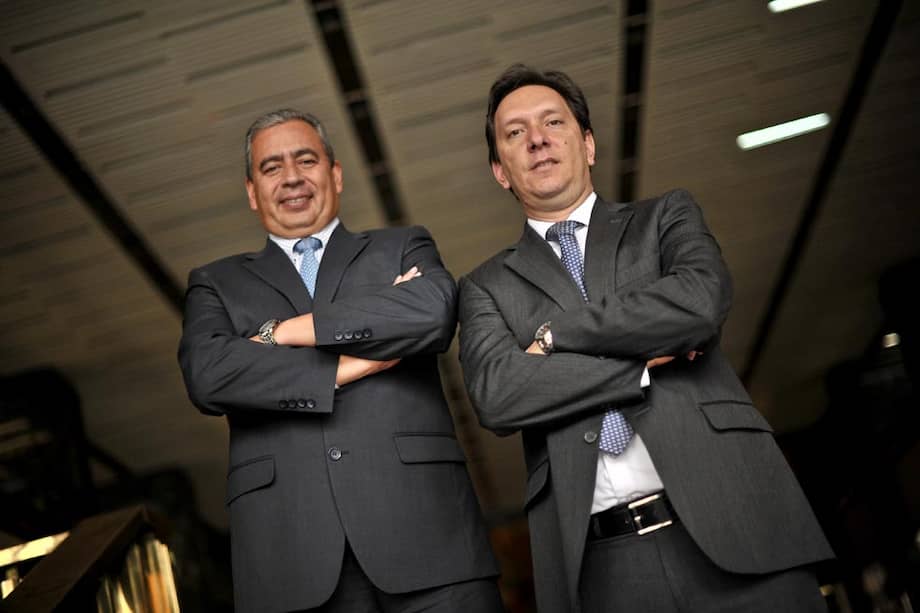 Alberto M. Ospino, subdirector del departamento de compras del Emisor (izq.), junto a Dairo Estrada, director del departamento de estabilidad financiera del Banco de la República. / Andrés Torres - El Espectador