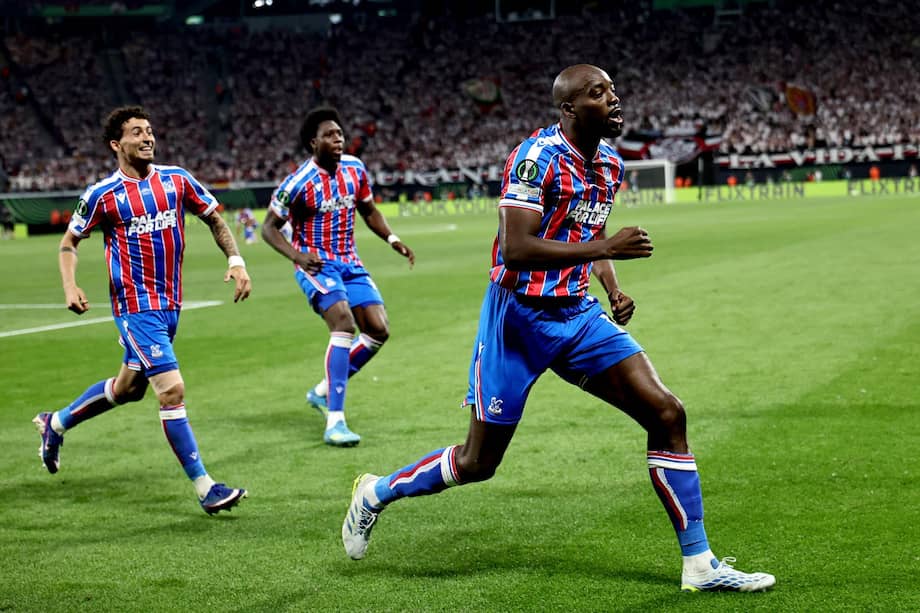 Jean-Philippe Mateta celebrando su gol en la final de la UEFA Conference League entre Crystal Palace y Rayo Vallecano, en Leipzig, Alemania, este 27 de mayo de 2026.