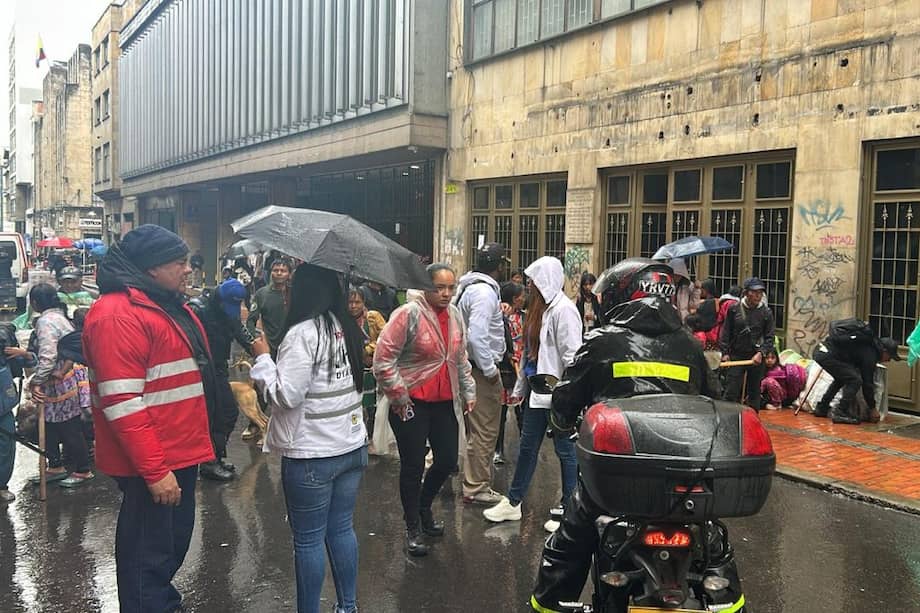 El día 29 de abril, otros grupos de Embera Catio se sumaron a la protesta, bloqueando nuevamente el edificio y las vías de acceso a la entidad.