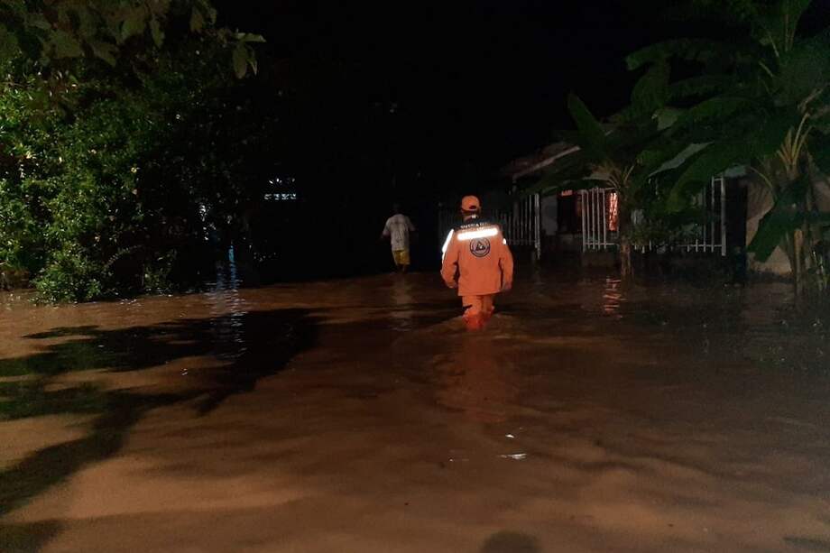 El desbordamiento del río Guachaca dejó a más de 400 familias damnificadas.