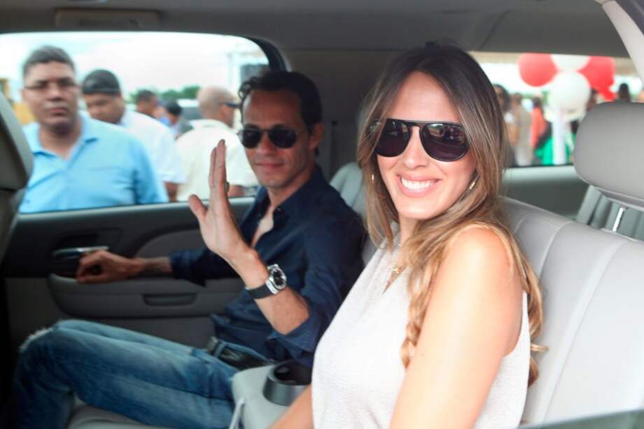 Marc Anthony y la modelo venezolana Shannon de Lima en República Dominicana, noviembre de 2012. / Efe