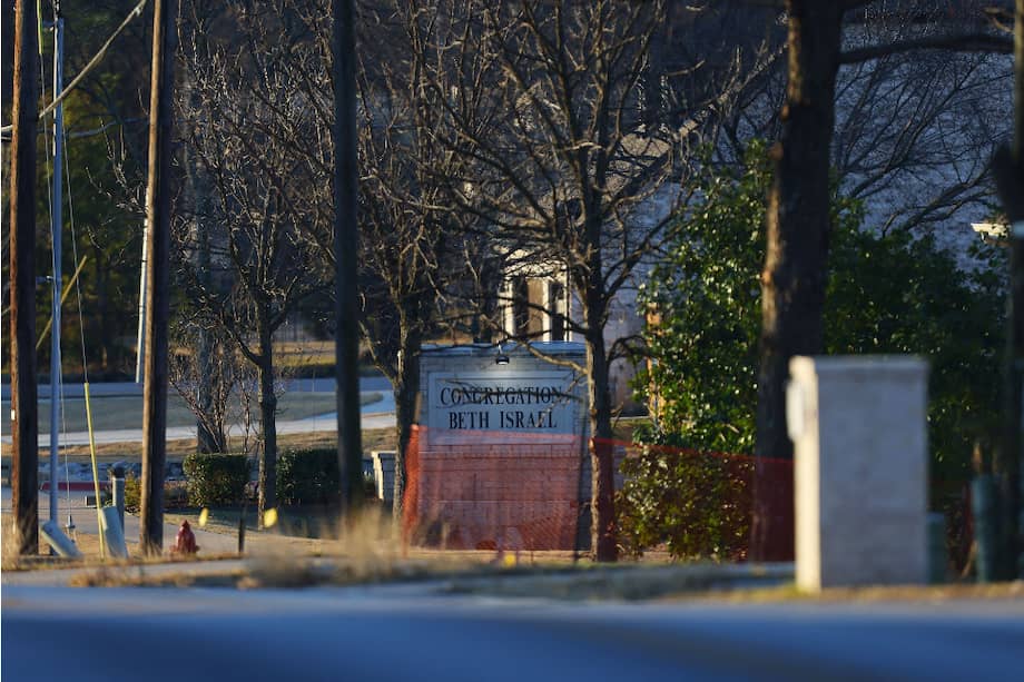 Las cuatro personas que fueron tomadas como rehenes en una sinagoga de la Congregación Beth Israel, en Texas, fueron liberadas y no están heridas.
