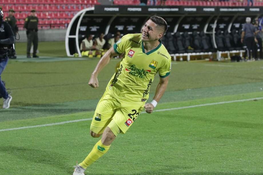 Johan Caballero anotó el primer tanto de Bucaramanga en el partido con Tolima.