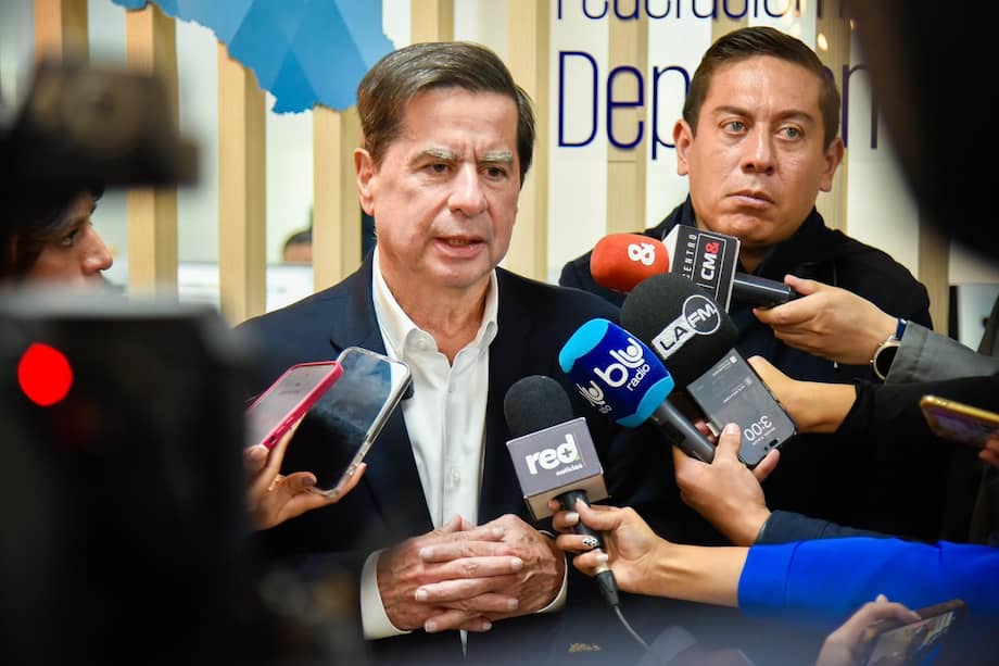 El ministro del Interior, Juan Fernando Cristo, se reunió con los gobernadores agrupados en Fededepartamentos.