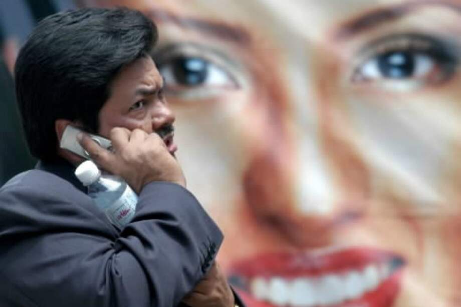 Pornografía, menos peligrosa que la publicidad para celulares