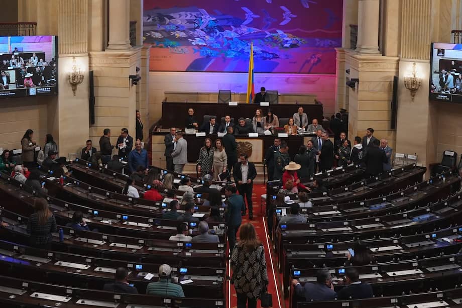 Congreso en pleno sesionó en la jornada del Día de las Víctimas aunque no hubo atención total para este evento.