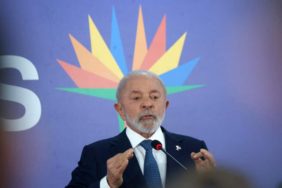 El presidente de Brasil, Luiz Inácio Lula da Silva, habla en una rueda de prensa durante la cumbre de los BRICS.