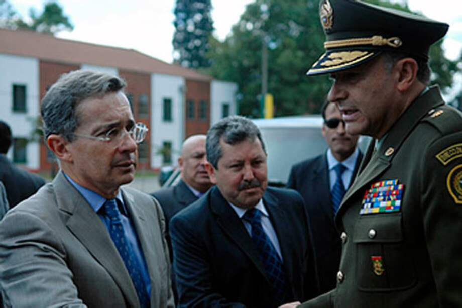 General Naranjo aceptó sus diferencias con el expresidente Uribe