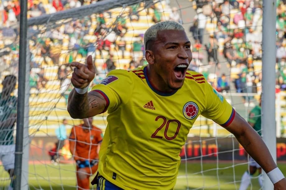 Roger Martínez con Colombia en el partido contra Bolivia en las Eliminatorias a Catar 2022.