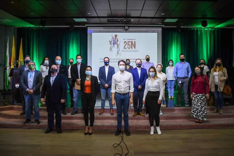 24 rectores y rectoras y 14 jefes de núcleo suscribieron el pacto para la eliminación de la violencia de género, especialmente en el ámbito educativo.