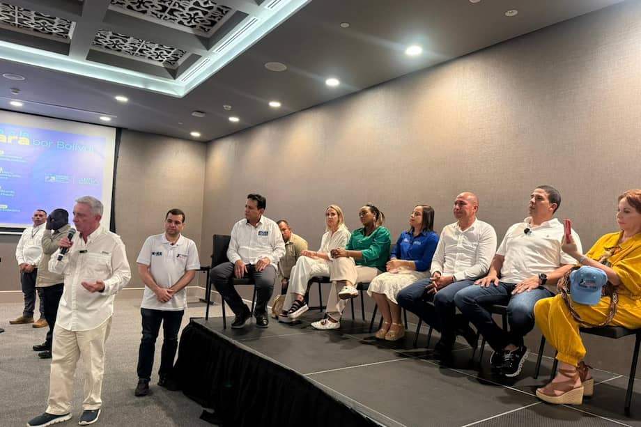 El expresidente Álvaro Uribe lideró evento para la presentación de listas a la Cámara en Bolívar.