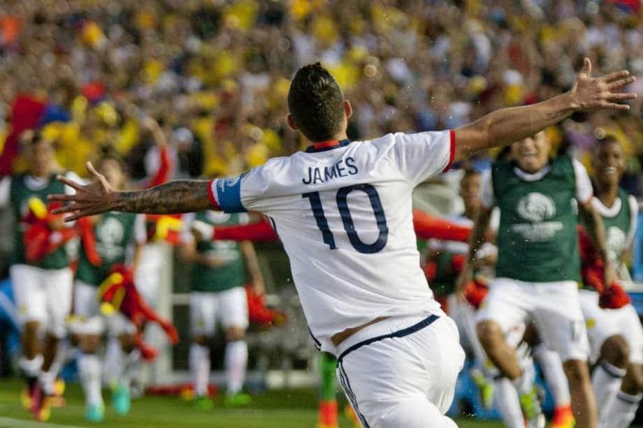 James Rodríguez celebra el segundo gol de Colombia contra Paraguay. Foto: EFE