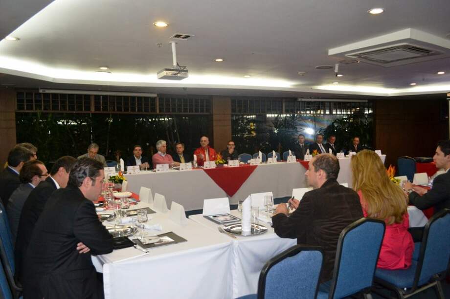 Asamblea extraordinaria de la Federación Colombiana de Automovilismo, durante la entrega del nuevo reglamento. / Cortesía