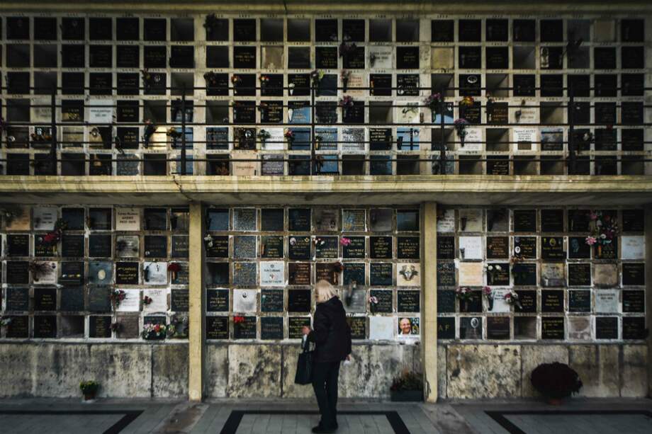 La capital francesa cuenta con 14 cementerios, algunos de ellos construidos cerca de lugares emblemáticos. / AFP
