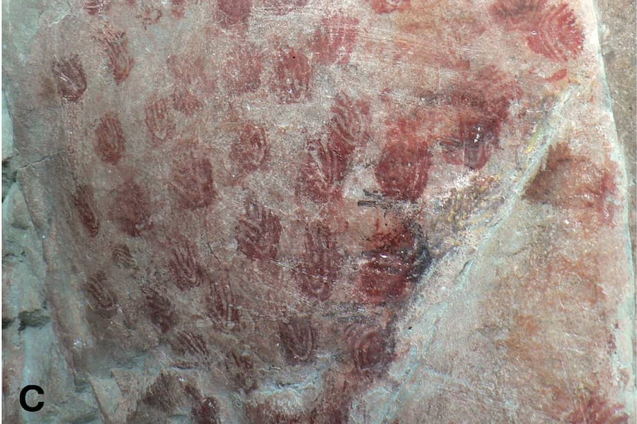Las decoraciones y la distribución espacial son algunas de las características que distinguen a estos muros de arte rupestre.