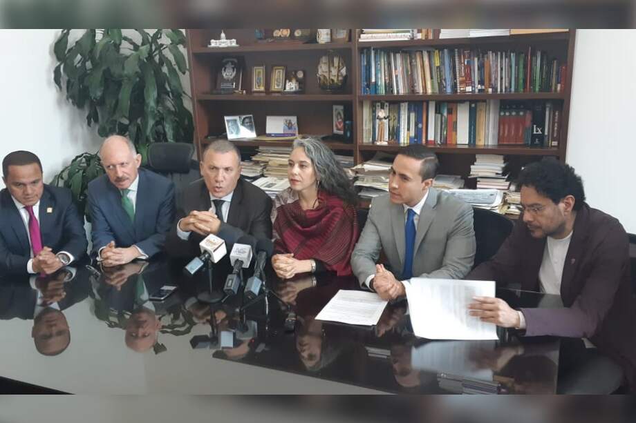 Los integrantes de las comisiones de paz buscan convertir a estas corporaciones en una Comisión Legal. / Prensa Senado