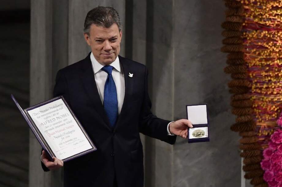El presidente Santos dijo que recibió el Nobel de Paz como un regalo del cielo / Foto: AFP