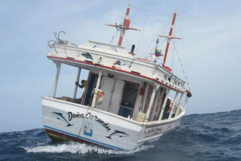 Armada socorre barco pesquero venezolano que estaba a la deriva