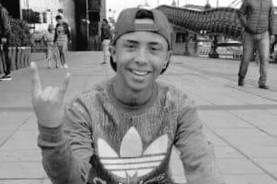 El joven trabajaba desde temprana edad para ayudar con las finanzas de su casa. Según sus familiares no pertenecía a ninguna Primera Línea y quería estudiar.