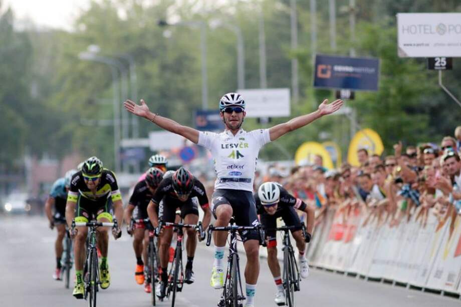Fernando Gaviria celebra su primera victoria con el Etixx Quick-Step. Foto: Etixx Quick-Step