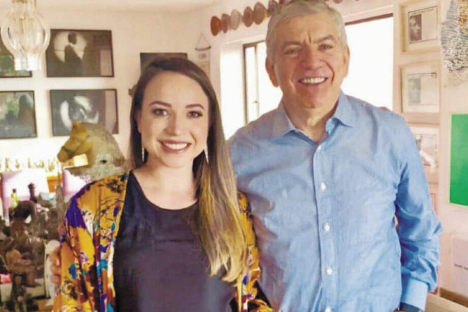 Sara Castellanos en compañía del expresidente César Gaviria, director del Partido Liberal. / Cortesía