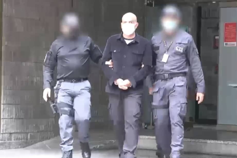 Se trata del coronel Carlos Didier Pérez Amorocho, del Ejército Nacional, quien fue imputado por la Fiscalía General de la Nación por su presunta participación en reuniones con integrantes del Ejército de Liberación Nacional (Eln) y de estructuras de las disidencias de las Farc