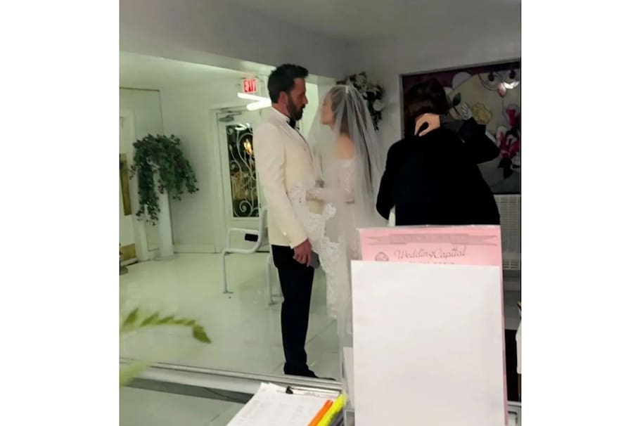 Alejados de los medios, JLo y Ben, después de 21 años de conocerse, pronunciaron sus votos matrimoniales.