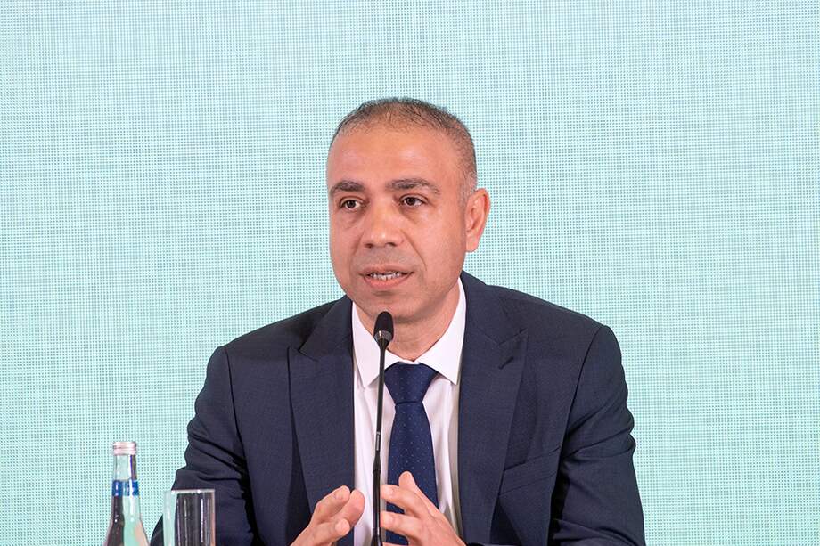 La grabación, revelada por la BBC y Global Witness, muestra a Soltanov discutiendo con un presunto inversor oportunidades inversión en la compañía de petróleo y de gas estatal de Azerbaiyán. “Tenemos muchos yacimientos de gas por explotar y muchas posibilidades de alianzas comerciales ”, afirma. EFE/Prensa COP29*