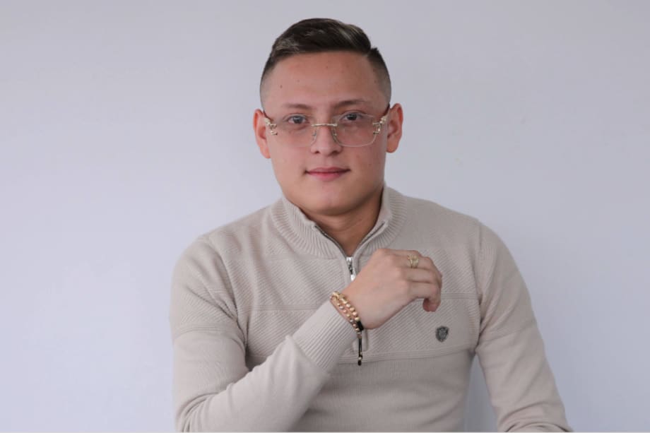 Por ahora Miguel Ayala solo tiene una canción oficial, su nombre es 'No te pido más' y cuenta con más de un millón de reproducciones en YouTube, tras un año de su lanzamiento.