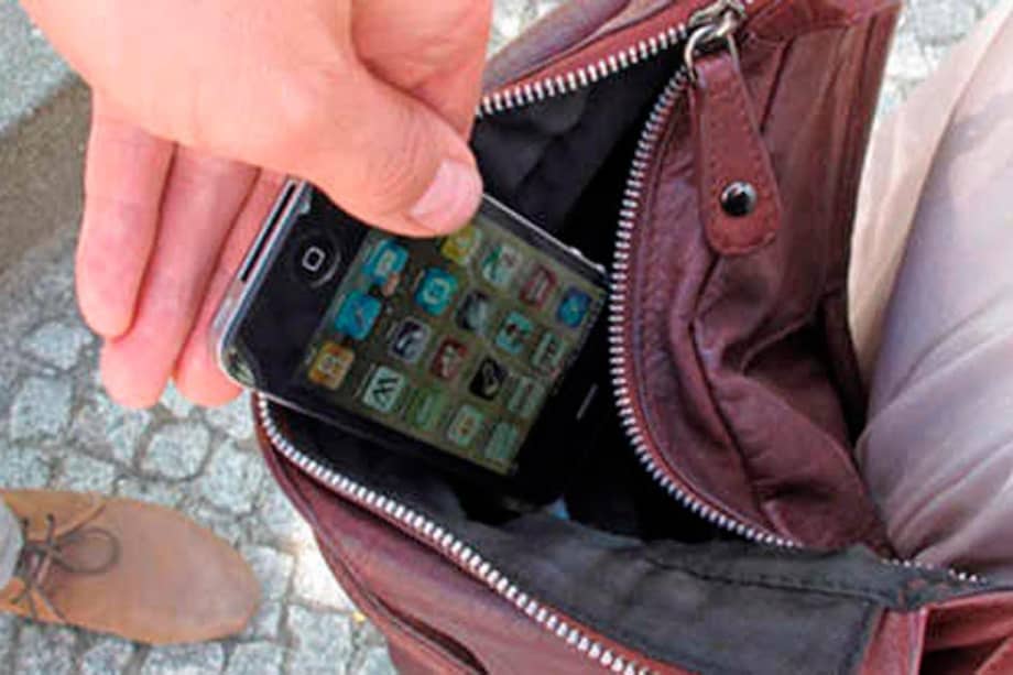 Fiscalía instaura puntos para denunciar robo de celulares en TransMilenio