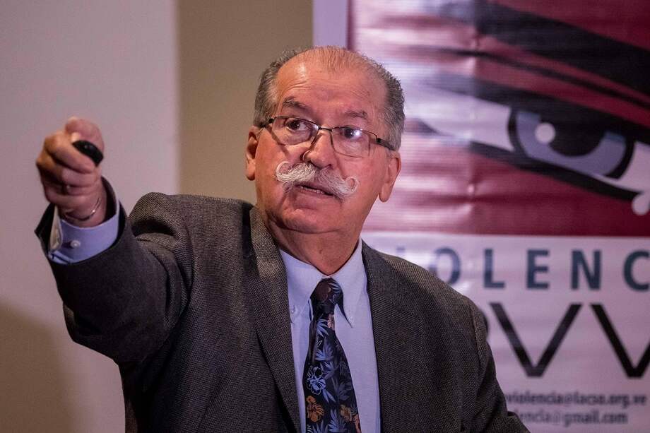 Roberto Briceño, director de la ONG Observatorio Venezolano de Violencia (OVV), presentó su informe anual sobre la cantidad de homicidios en el país. / EFE