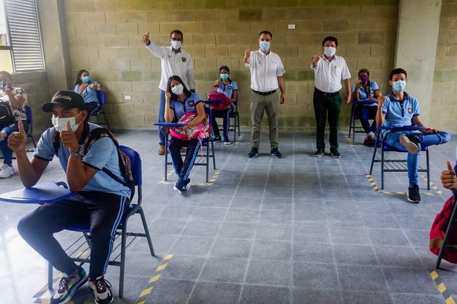 El modelo alternancia arrancó con estudiantes de décimo y undécimo grado.