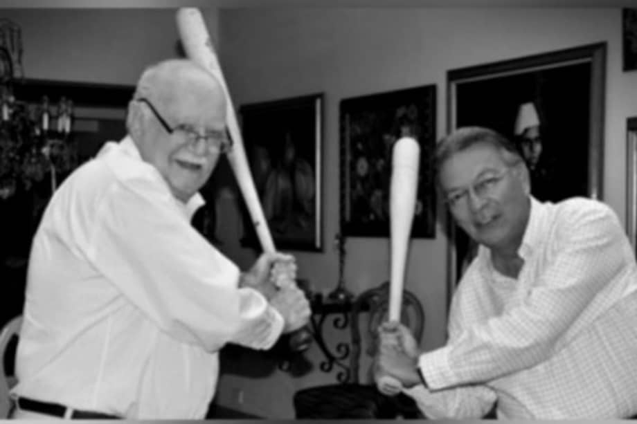 Mike Schmulson junto a Marcos Pérez, compañero de transmisión en Telecaribe. Foto: El Heraldo