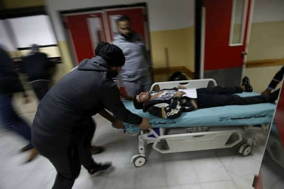 El Ministerio palestino alerta de que cientos de vidas de personas con cáncer están en peligro. / AFP