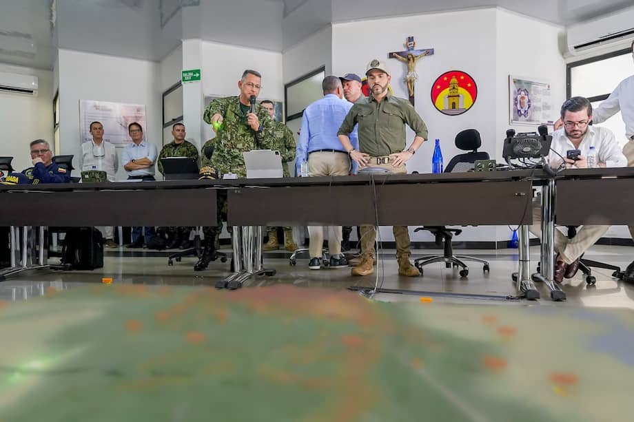 El presidente Abelardo de la Espriella lideró consejo de seguridad en Cúcuta tras atentado en Los Patios (Norte de Santander). Lo acompañó el ministro del Interior, Rodrigo Lara, y el ministro de Defensa, Jorge Mora.